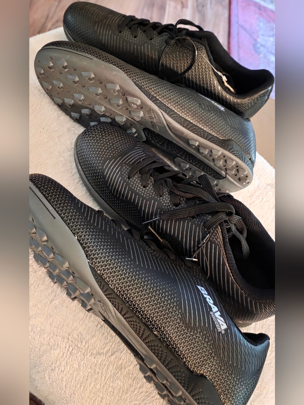 Brava Soccer Cleats - Picture 4 of 8